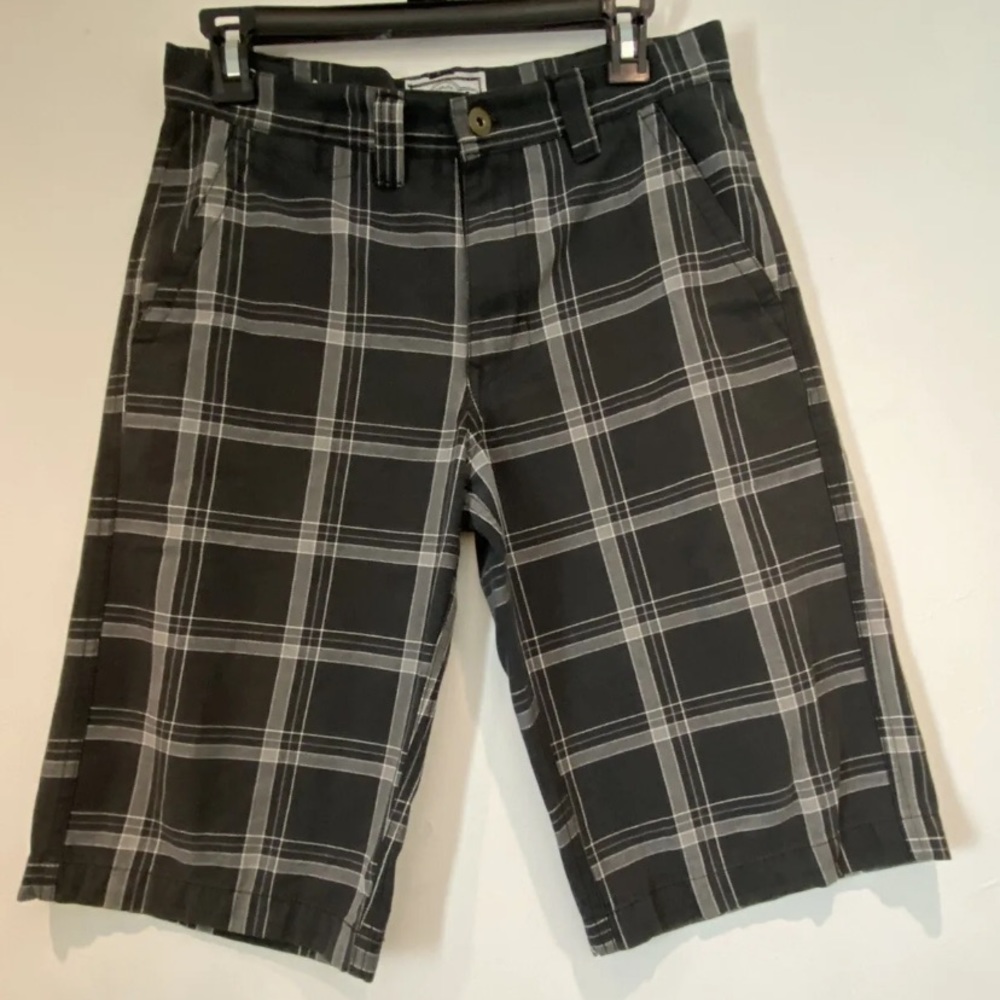 Free world Men’s Gray Plaid Shorts  Sz 28 (sku 32)